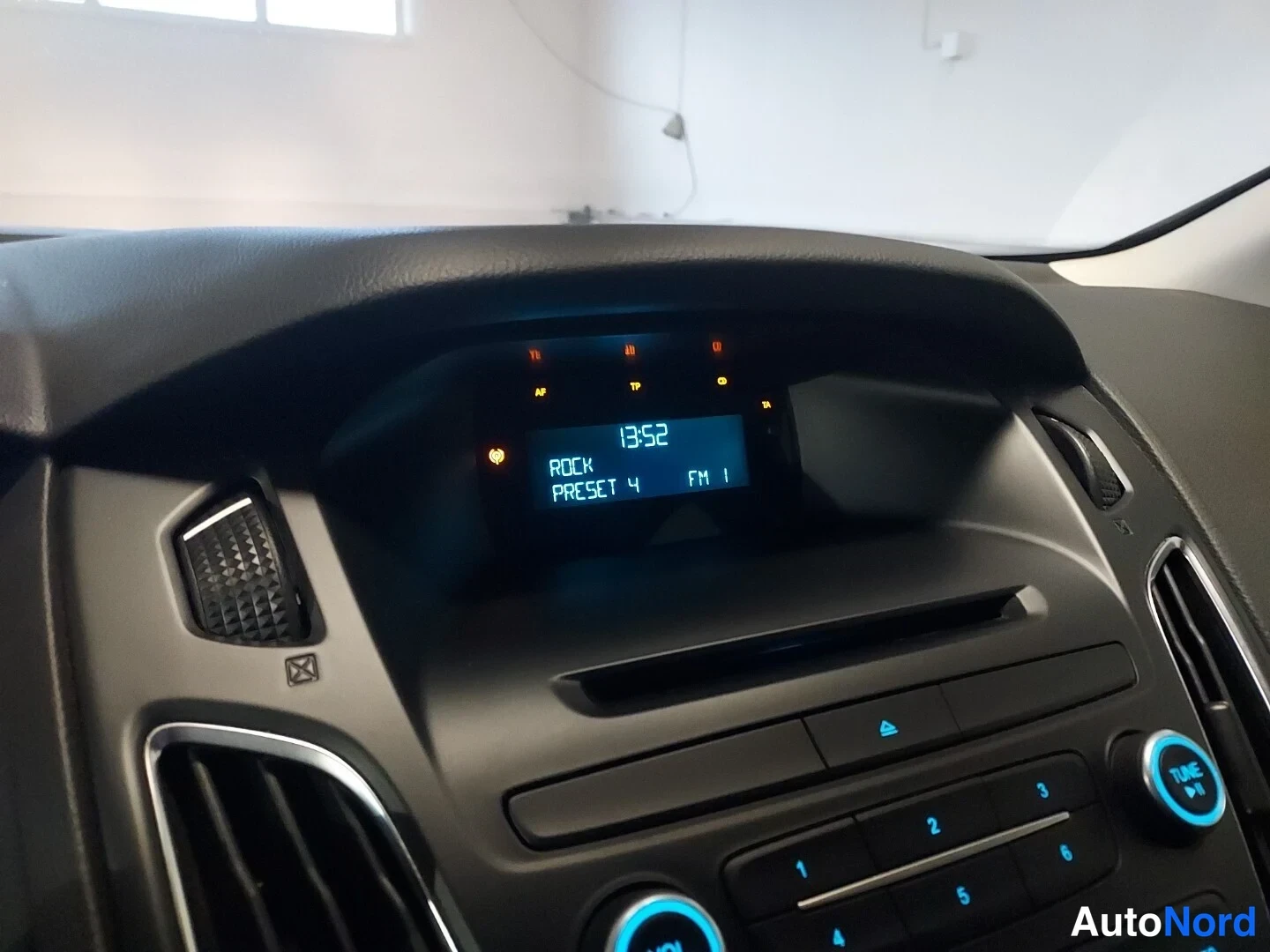 Sininen Ford Focus 2017, kuva 9