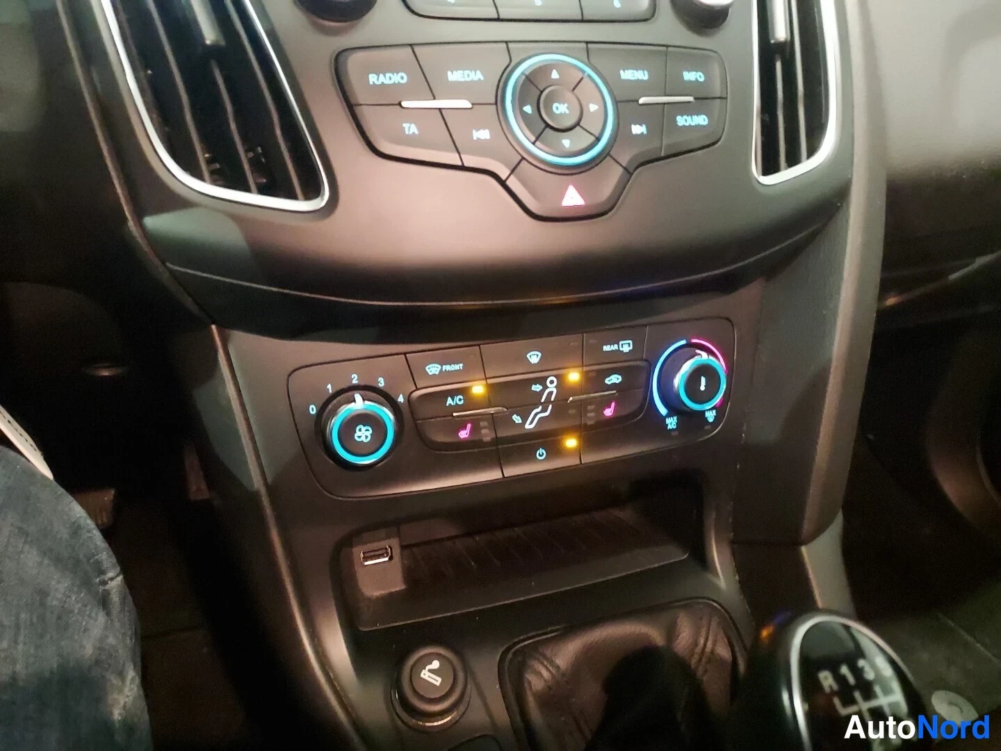 Sininen Ford Focus 2017, kuva 10