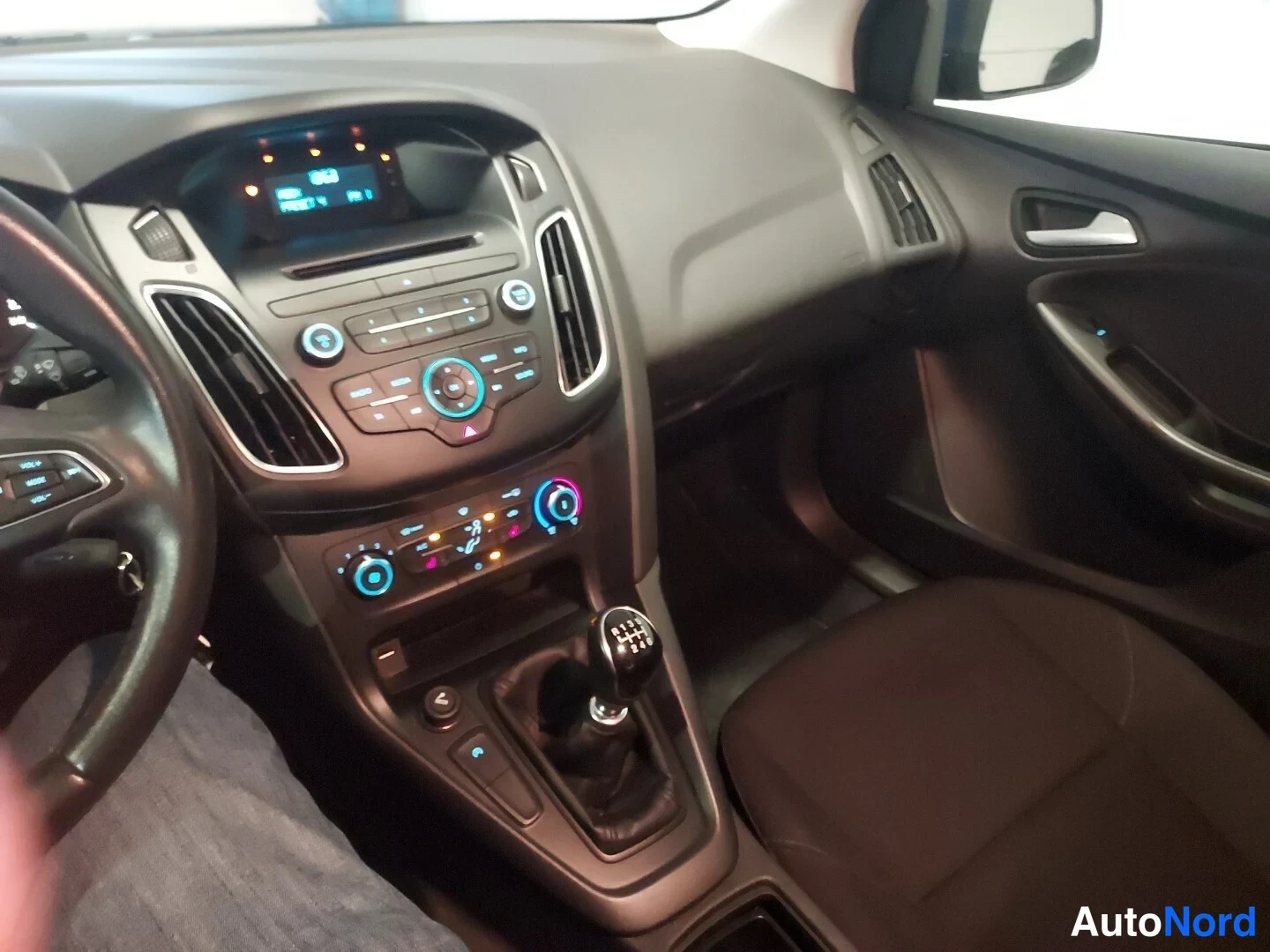 Sininen Ford Focus 2017, kuva 15