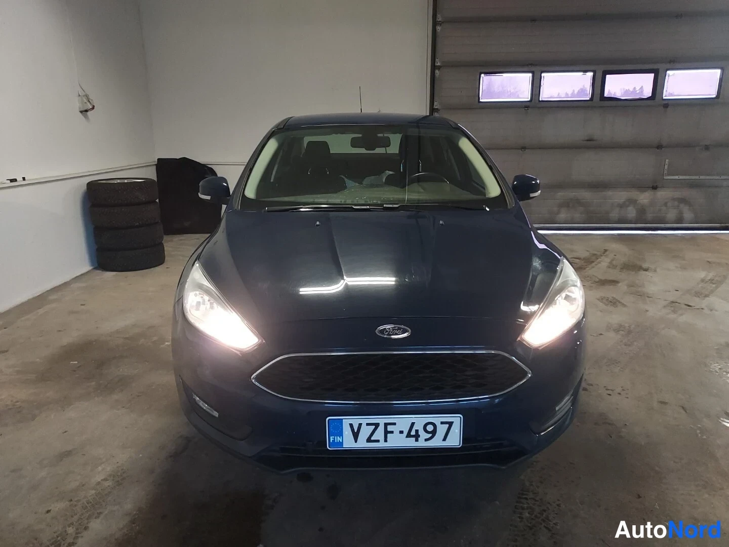 Sininen Ford Focus 2017, edestä, kuva 3