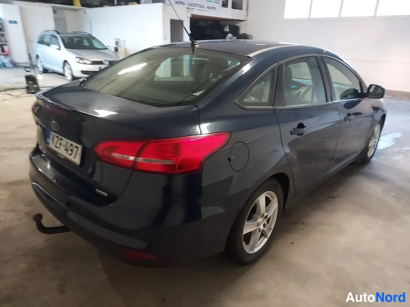 Sininen Ford Focus 2017, takaviisto, kuva 4