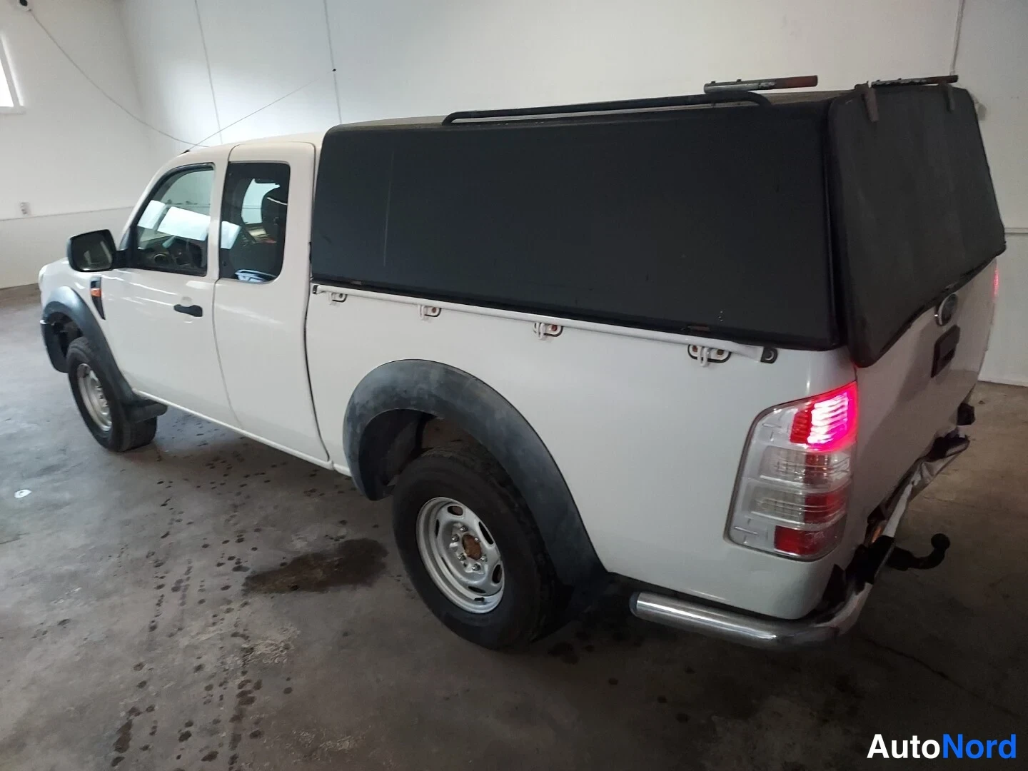 Valkoinen Ford Ranger 2011, takaviisto, kuva 5
