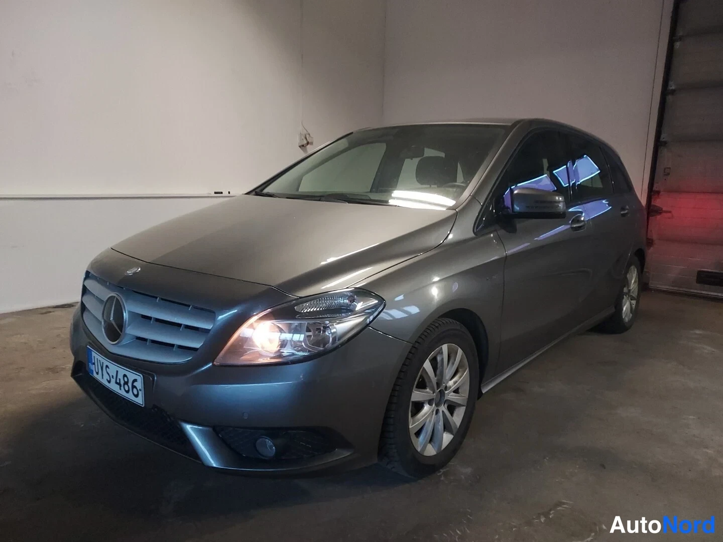 Mercedes-Benz B 180 BlueEffiency 2012