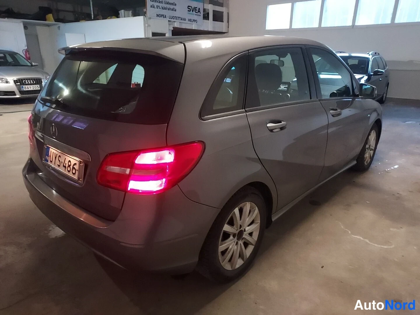 Harmaa Mercedes-Benz B 180 2012, takaviisto, kuva 5