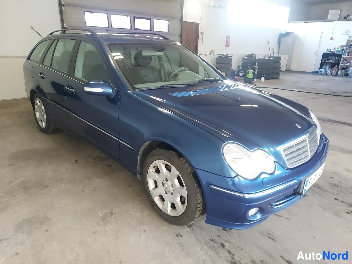 Sininen Mercedes-Benz C 280 4MATIC 2006, etuviisto, keula oikealle, kuva 2