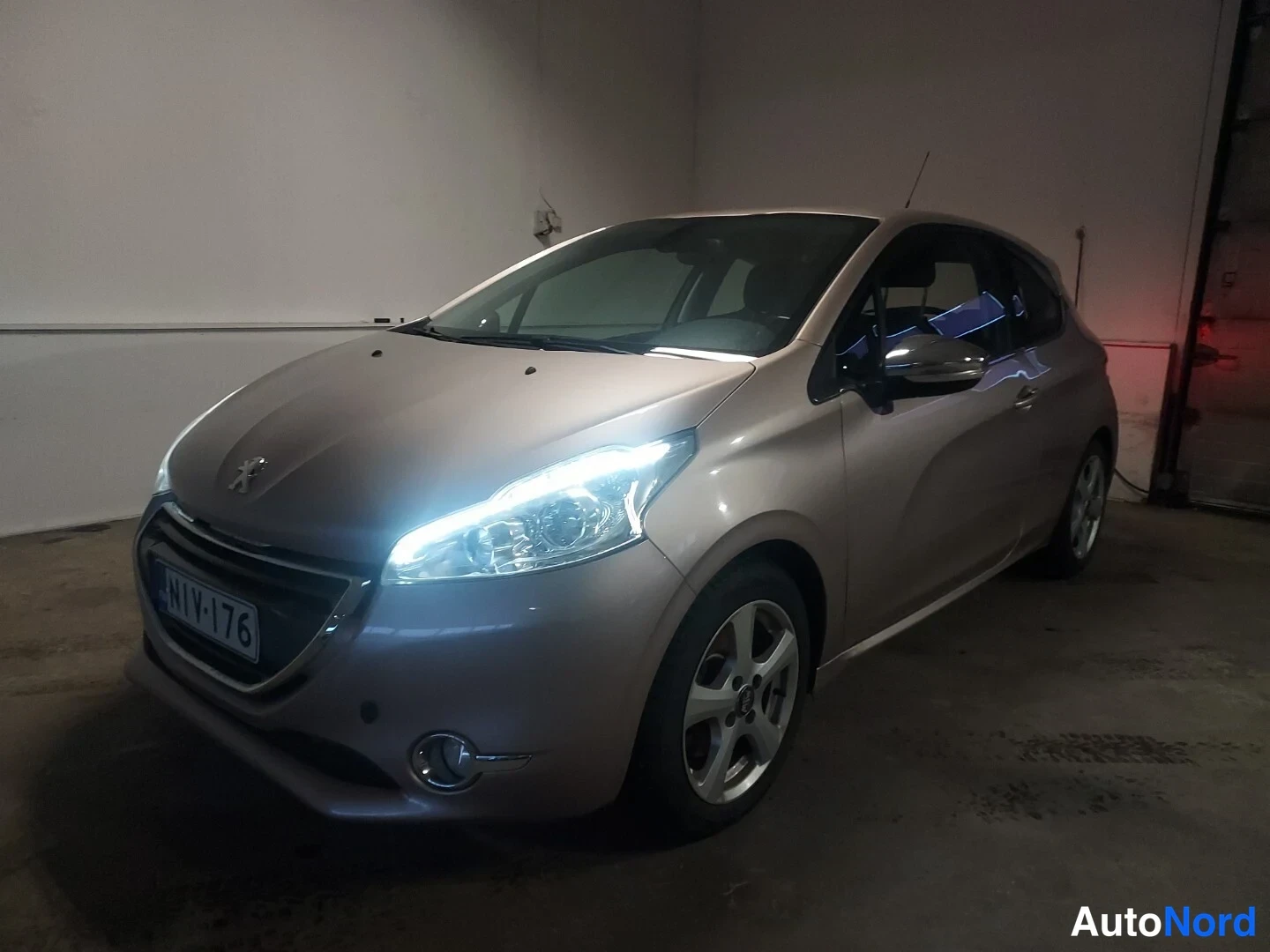 Peugeot 208 Allure THP 156 2012