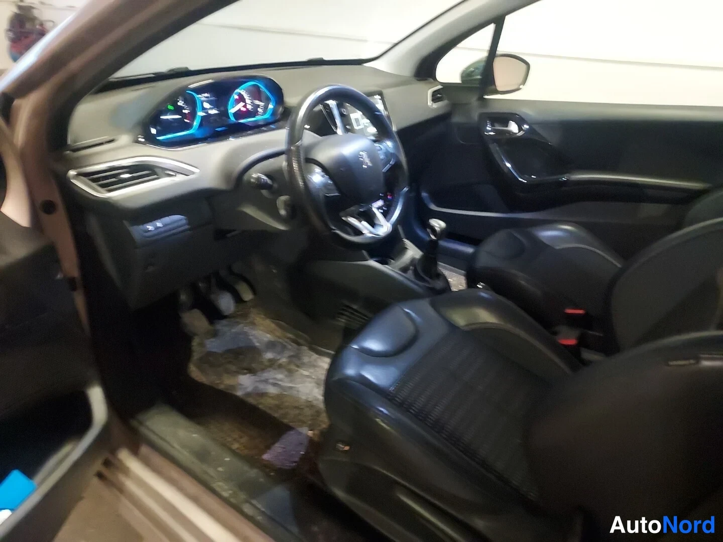Beige Peugeot 208 2012, kuva 13