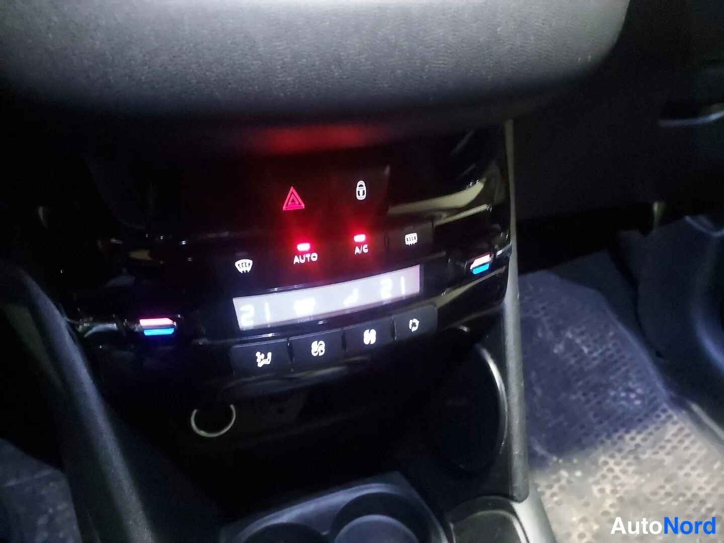 Beige Peugeot 208 2012, kuva 9