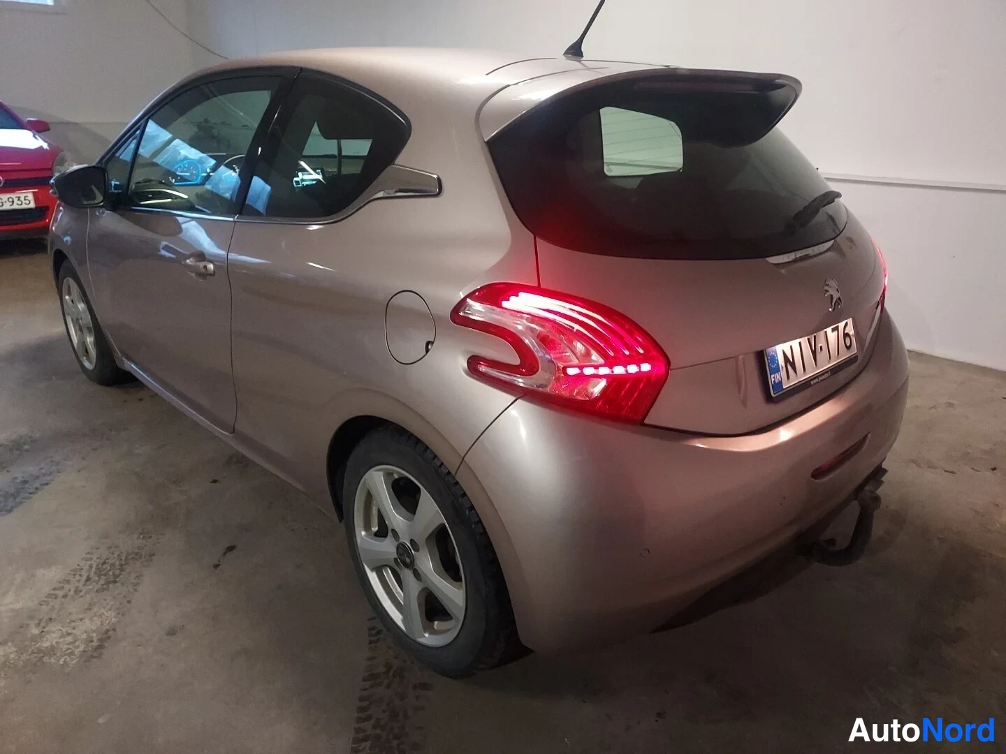 Beige Peugeot 208 2012, takaviisto, kuva 6