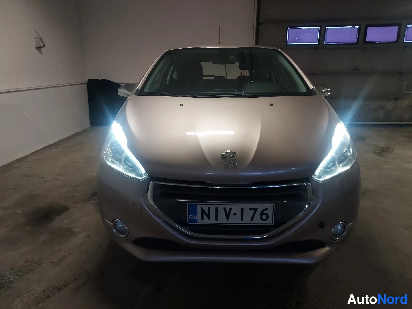 Beige Peugeot 208 2012, edestä, kuva 3