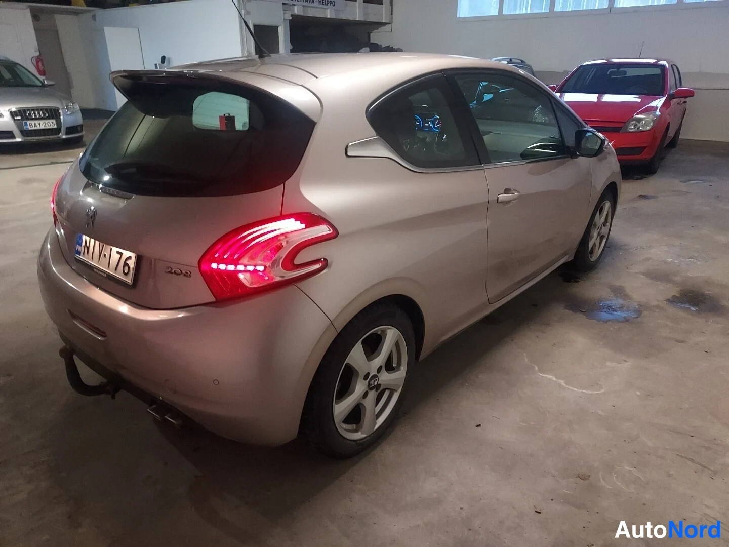 Beige Peugeot 208 2012, takaviisto, kuva 5