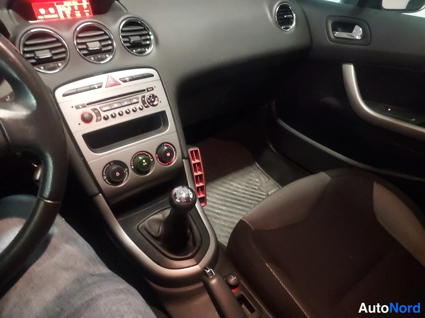 Musta Peugeot 308 2008, kuva 9