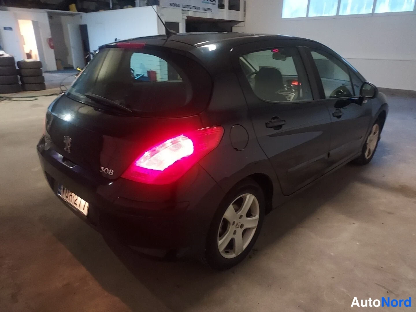 Musta Peugeot 308 2008, takaviisto, kuva 5