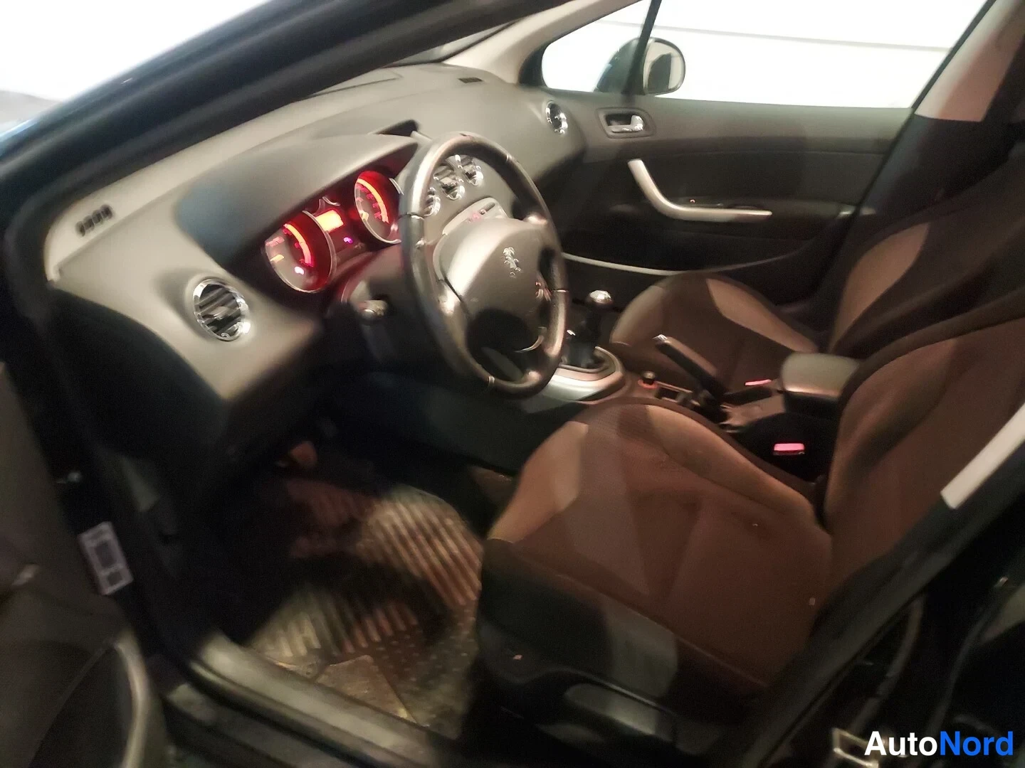 Musta Peugeot 308 2008, kuva 12