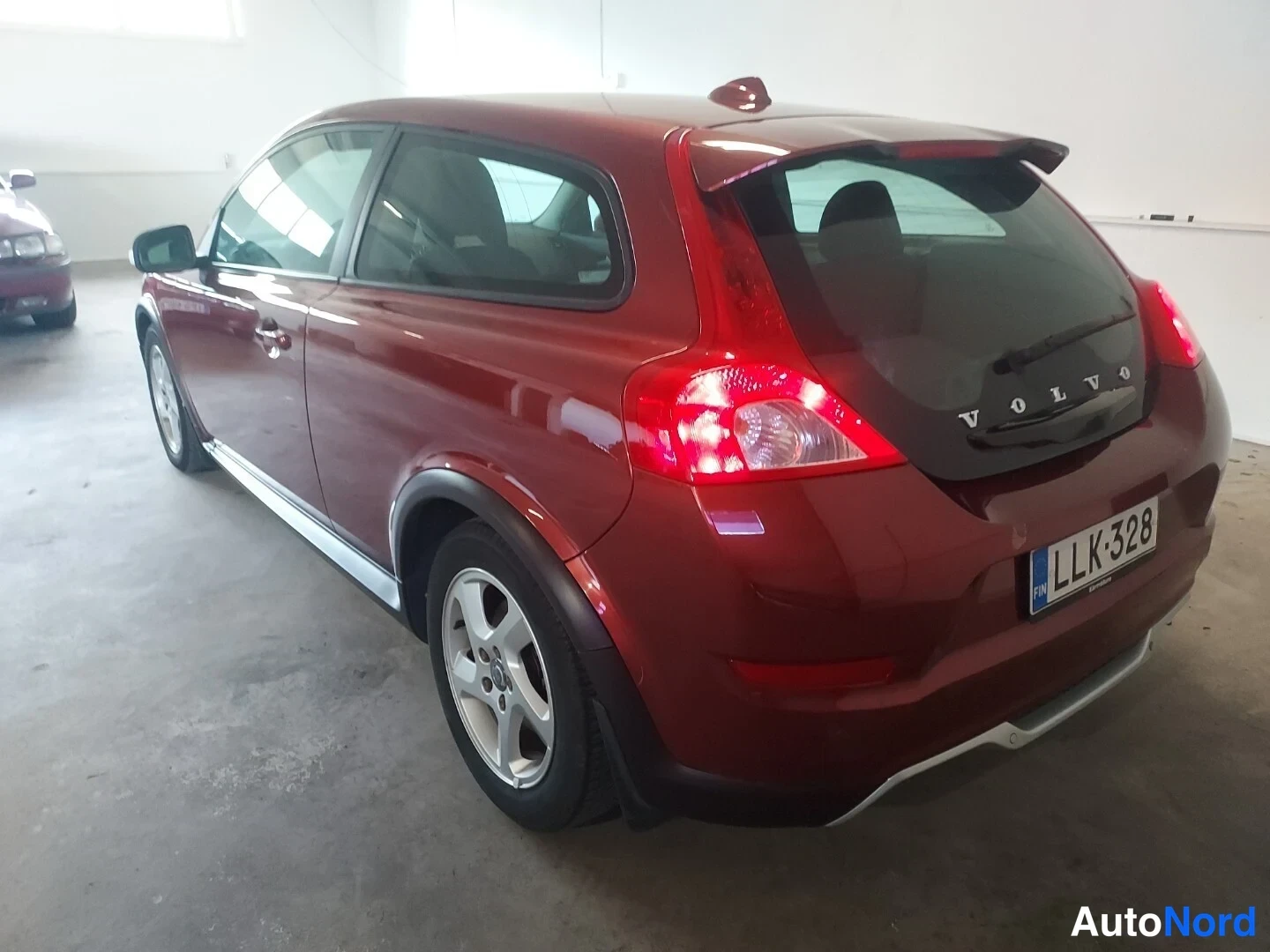 Punainen Volvo C30 2010, takaviisto, kuva 8