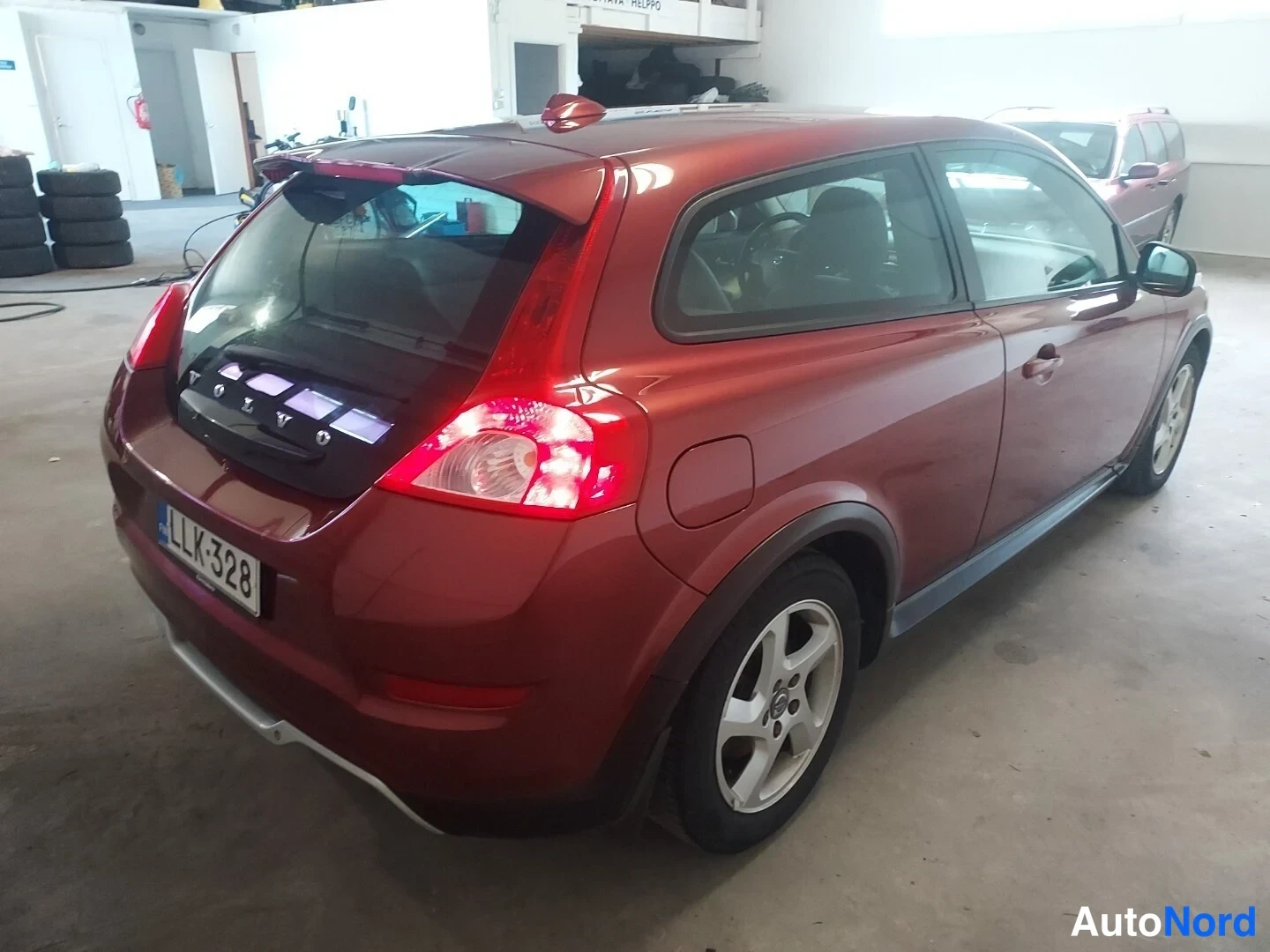 Punainen Volvo C30 2010, takaviisto, kuva 7