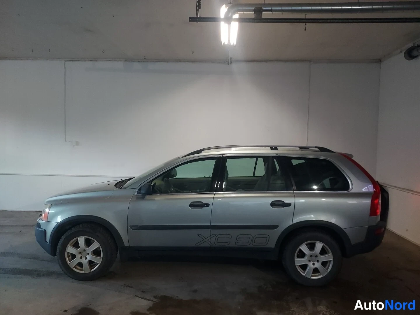Vihreä Volvo XC90 2003, etuviisto, keula vasemmalle, kuva 2