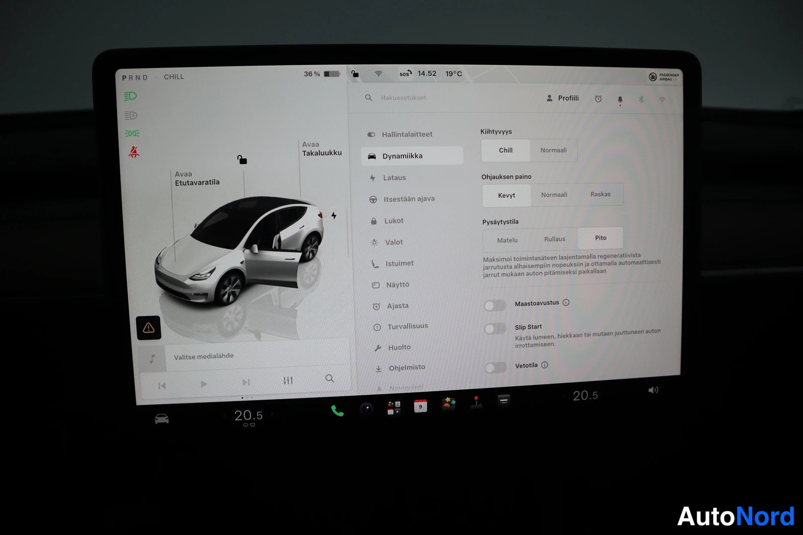Valkoinen Tesla Model Y 2023, kuva 21