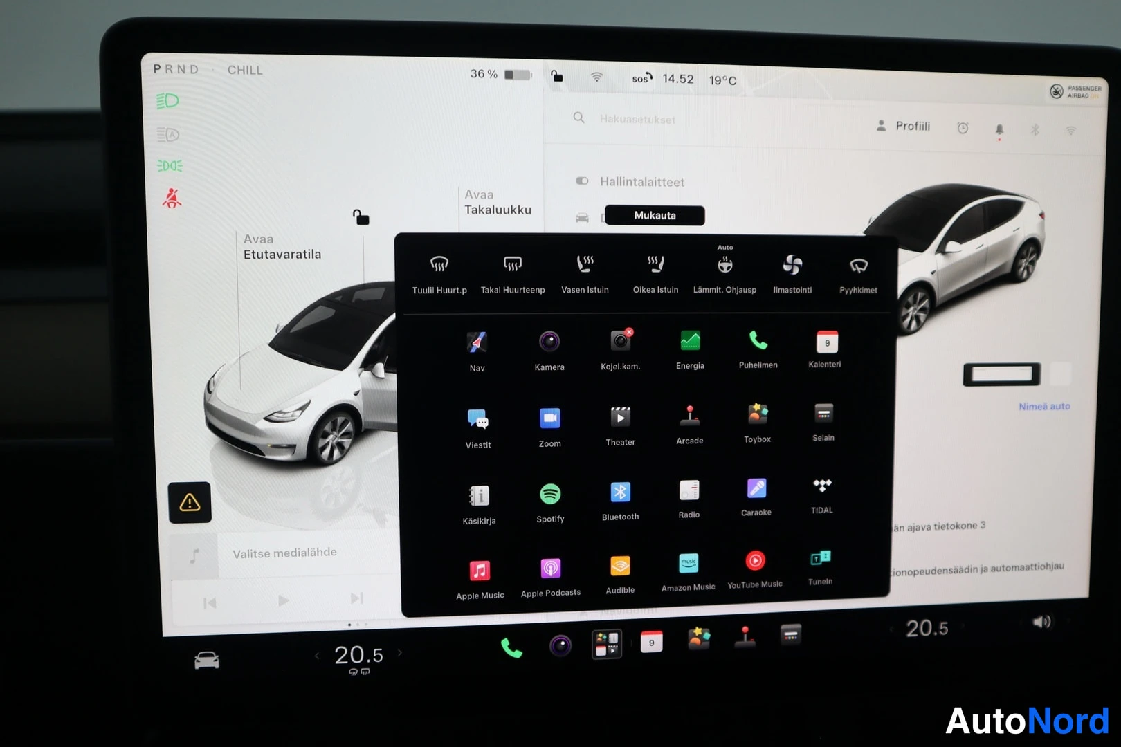 Valkoinen Tesla Model Y 2023, kuva 23