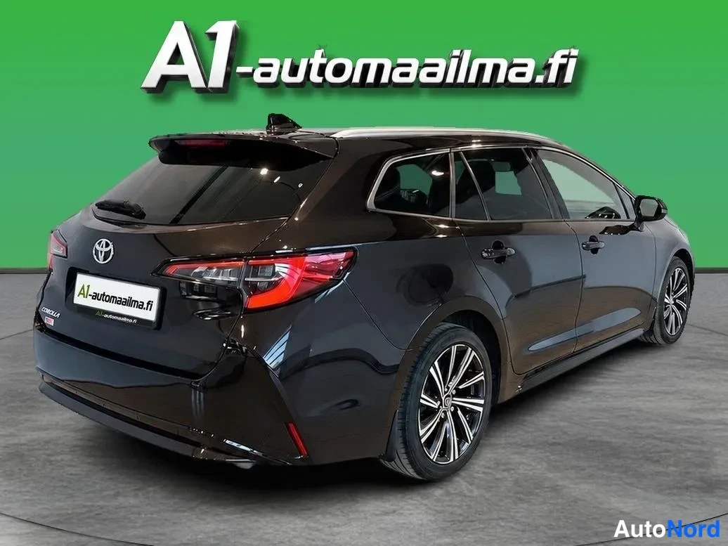 Ruskea Toyota Corolla Touring 2021, takaviisto, kuva 5