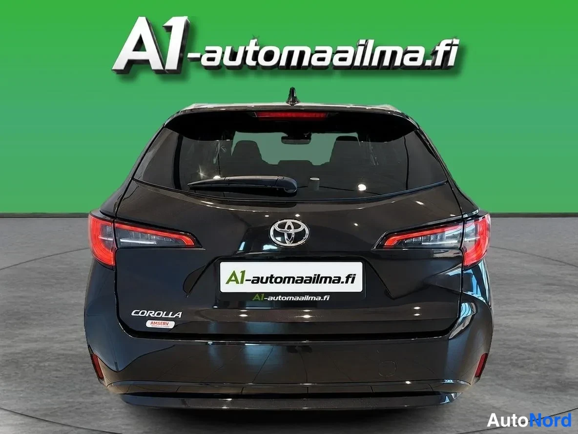 Ruskea Toyota Corolla Touring 2021, takaa, kuva 6