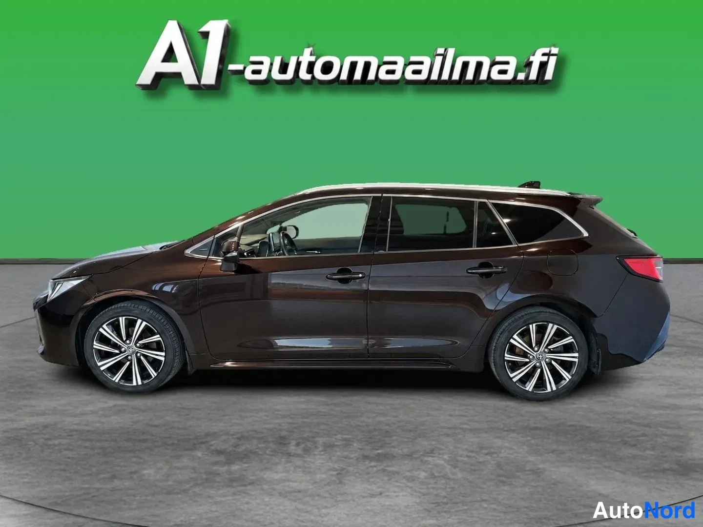 Ruskea Toyota Corolla Touring 2021, takaviisto, kuva 4