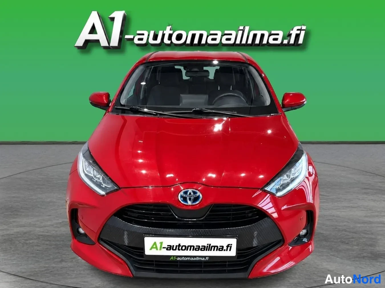 Punainen Toyota Yaris 2022, kuva 9