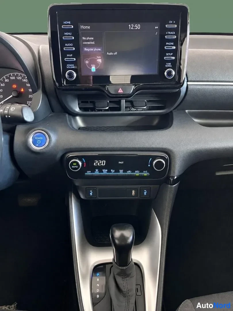 Punainen Toyota Yaris 2022, kuva 7