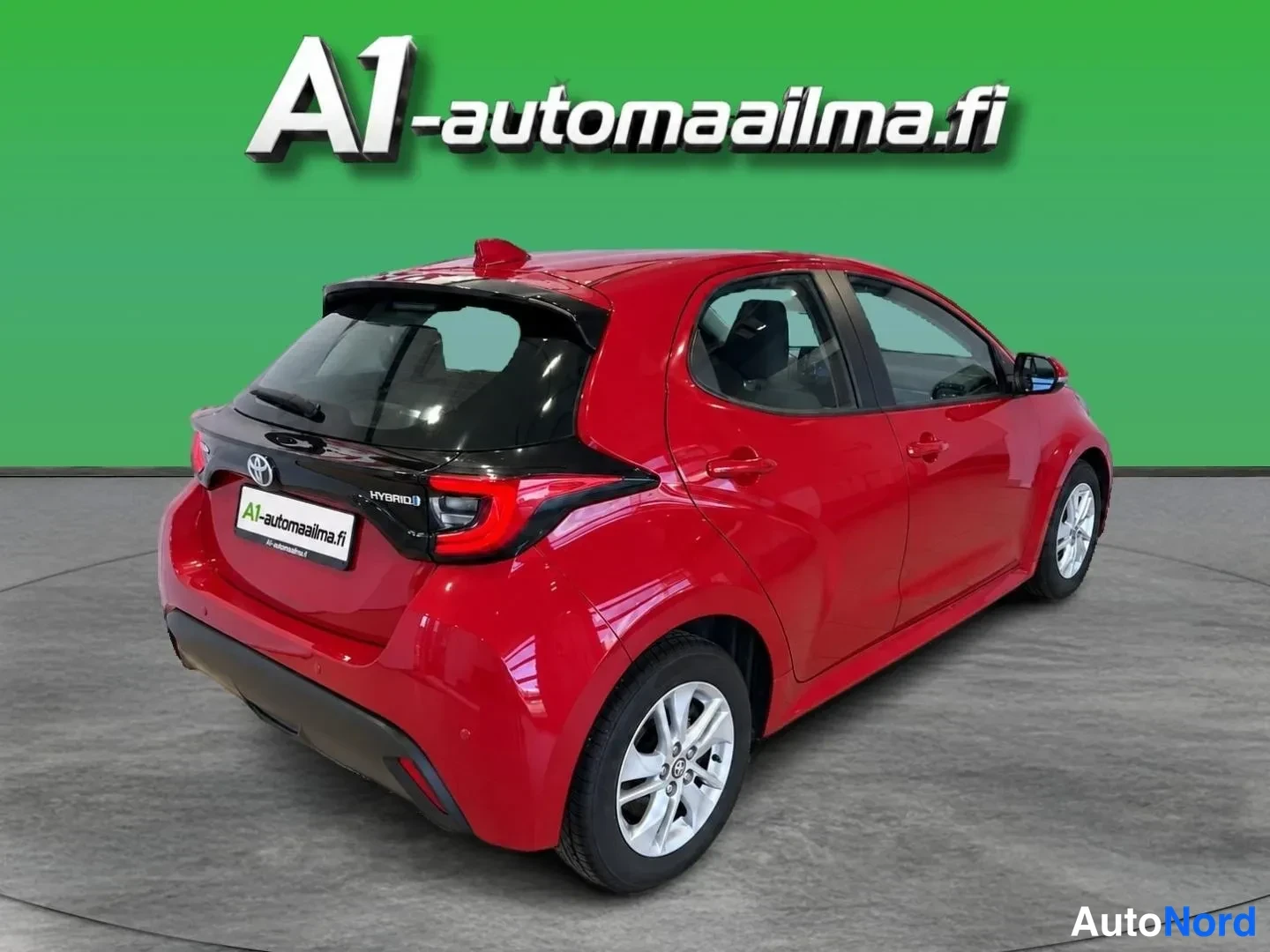 Punainen Toyota Yaris 2022, kuva 10