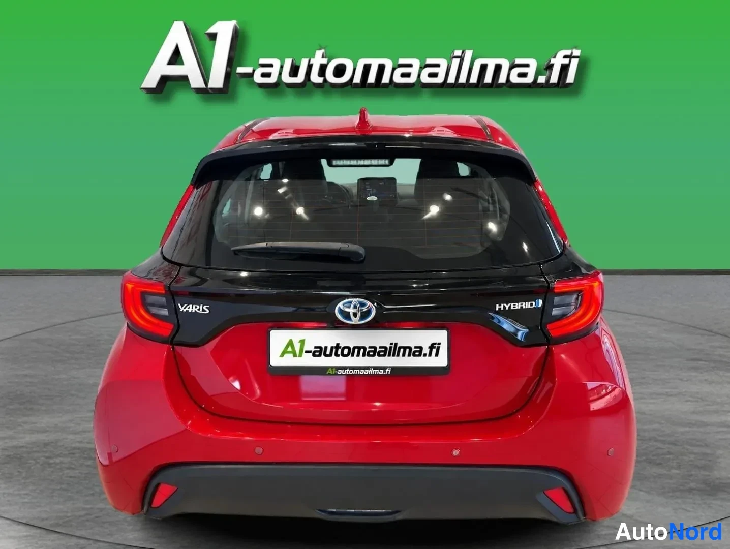 Punainen Toyota Yaris 2022, kuva 11