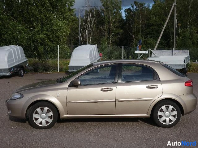 Beige Chevrolet Lacetti 2007, etuviisto, keula vasemmalle, kuva 2