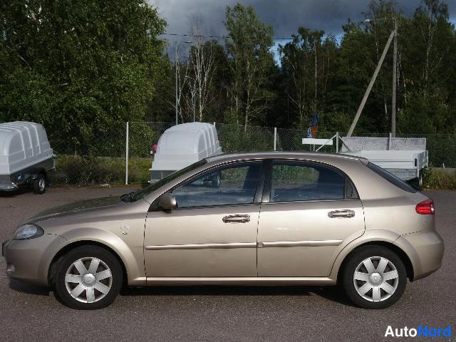 Beige Chevrolet Lacetti 2007, etuviisto, keula vasemmalle, kuva 3