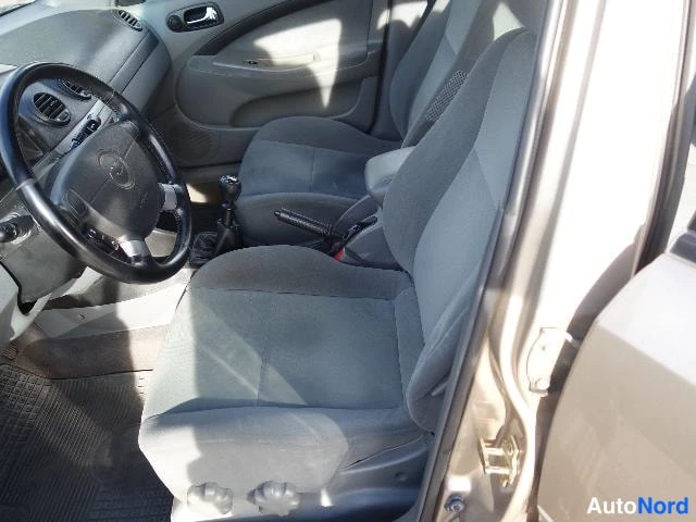 Beige Chevrolet Lacetti 2007, etuistuimet, kuva 17
