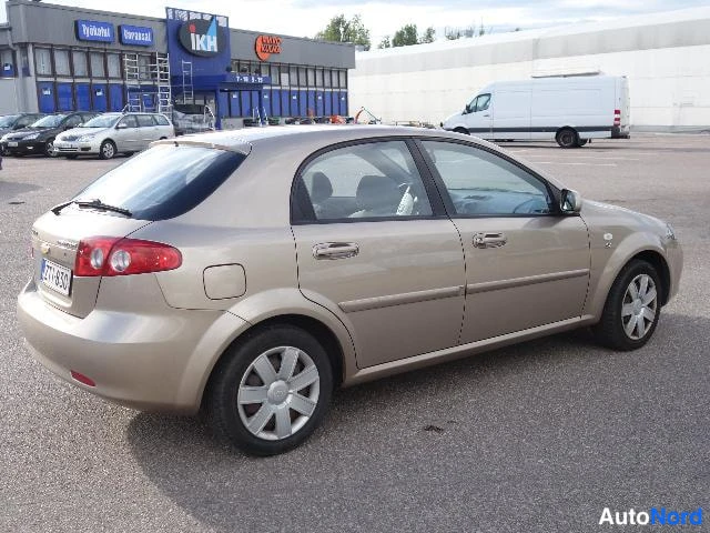 Beige Chevrolet Lacetti 2007, takaviisto, kuva 10