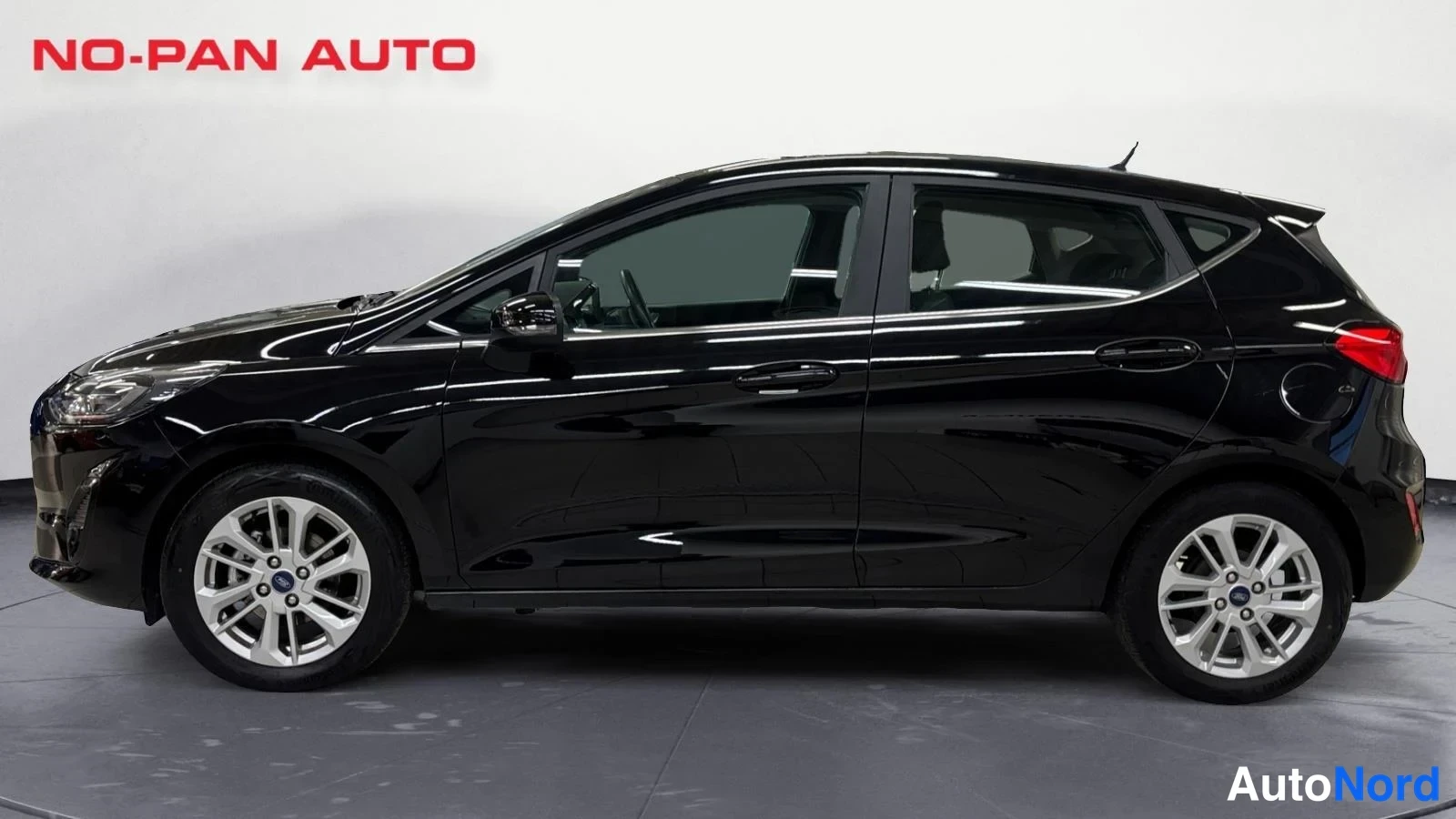 Musta Ford Fiesta 2023, sivulta, kuva 5