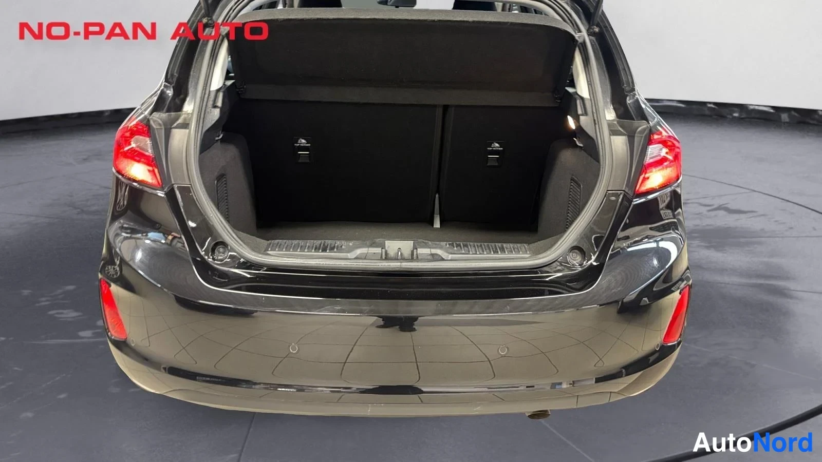 Musta Ford Fiesta 2023, takaa, kuva 9