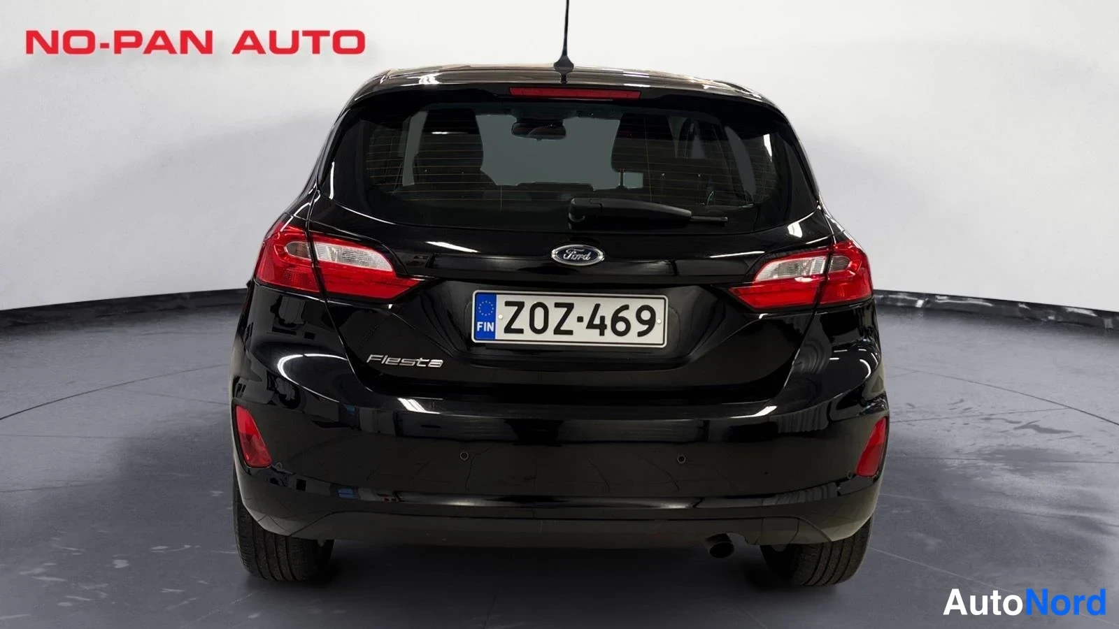 Musta Ford Fiesta 2023, takaa, kuva 8