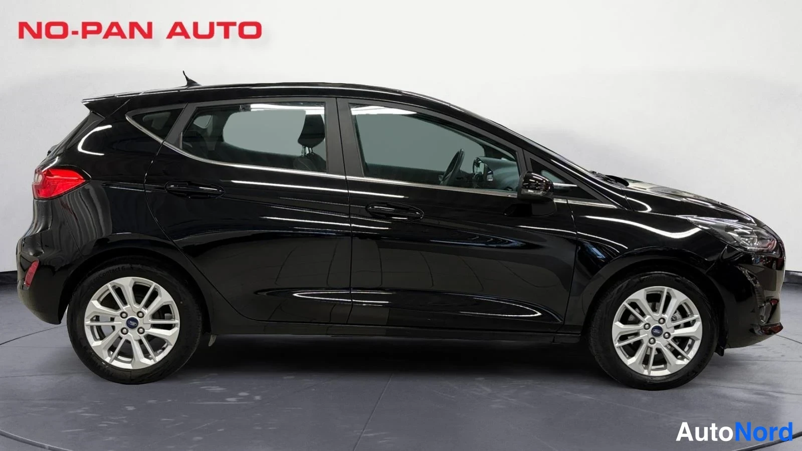 Musta Ford Fiesta 2023, sivulta, kuva 4