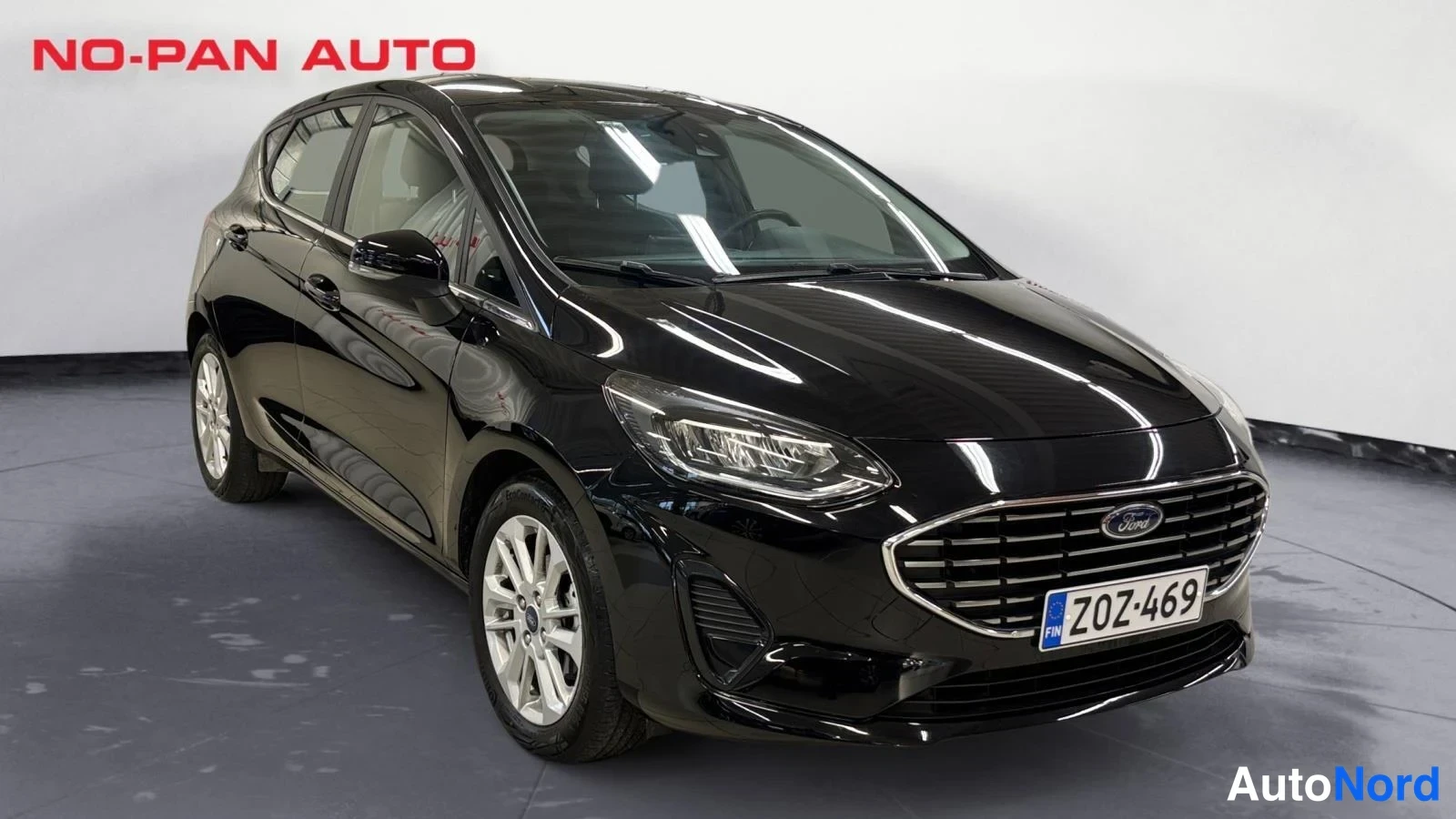 Musta Ford Fiesta 2023, etuviisto, keula oikealle, kuva 2