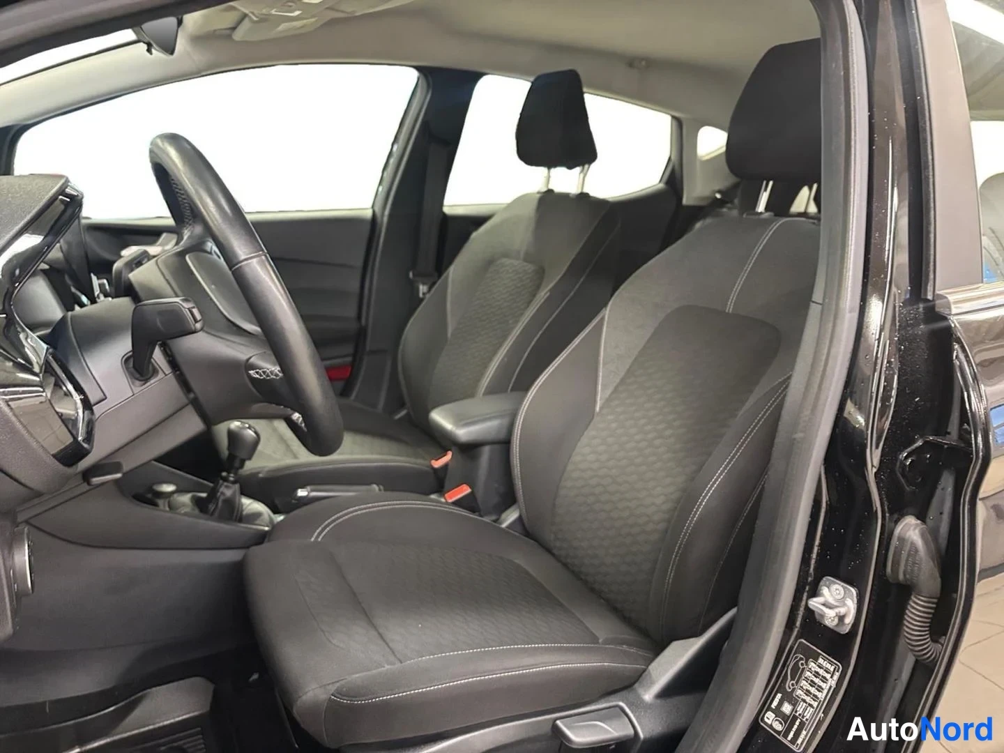 Musta Ford Fiesta 2023, kuva 10