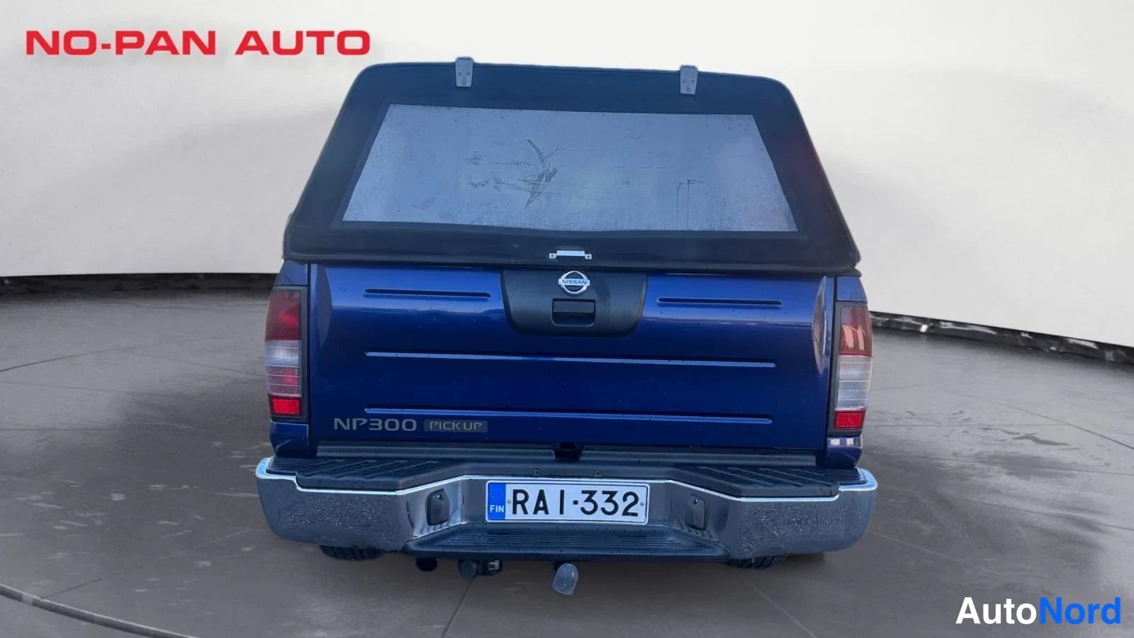 Sininen Nissan NP300 2009, takaa, kuva 8