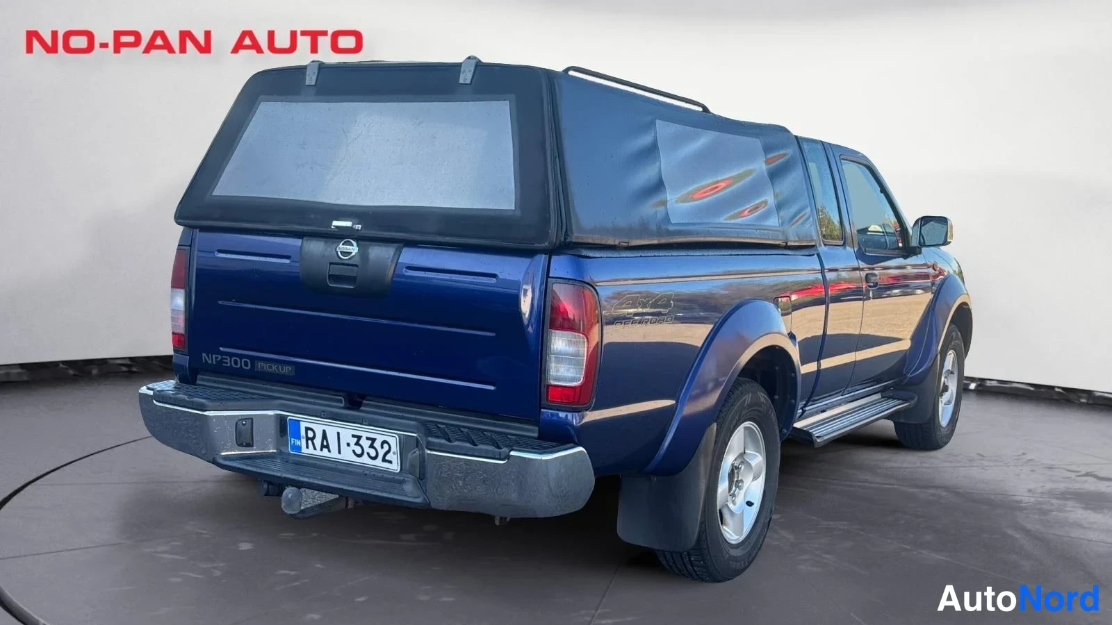 Sininen Nissan NP300 2009, takaviisto, kuva 7