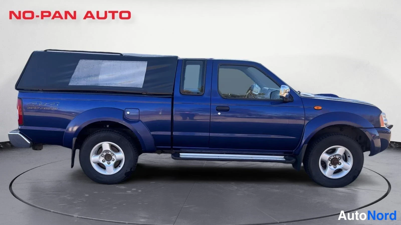 Sininen Nissan NP300 2009, sivulta, kuva 5