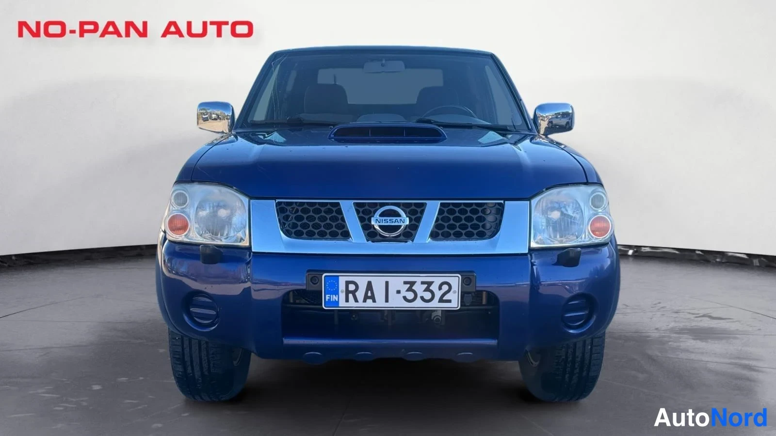 Sininen Nissan NP300 2009, edestä, kuva 3