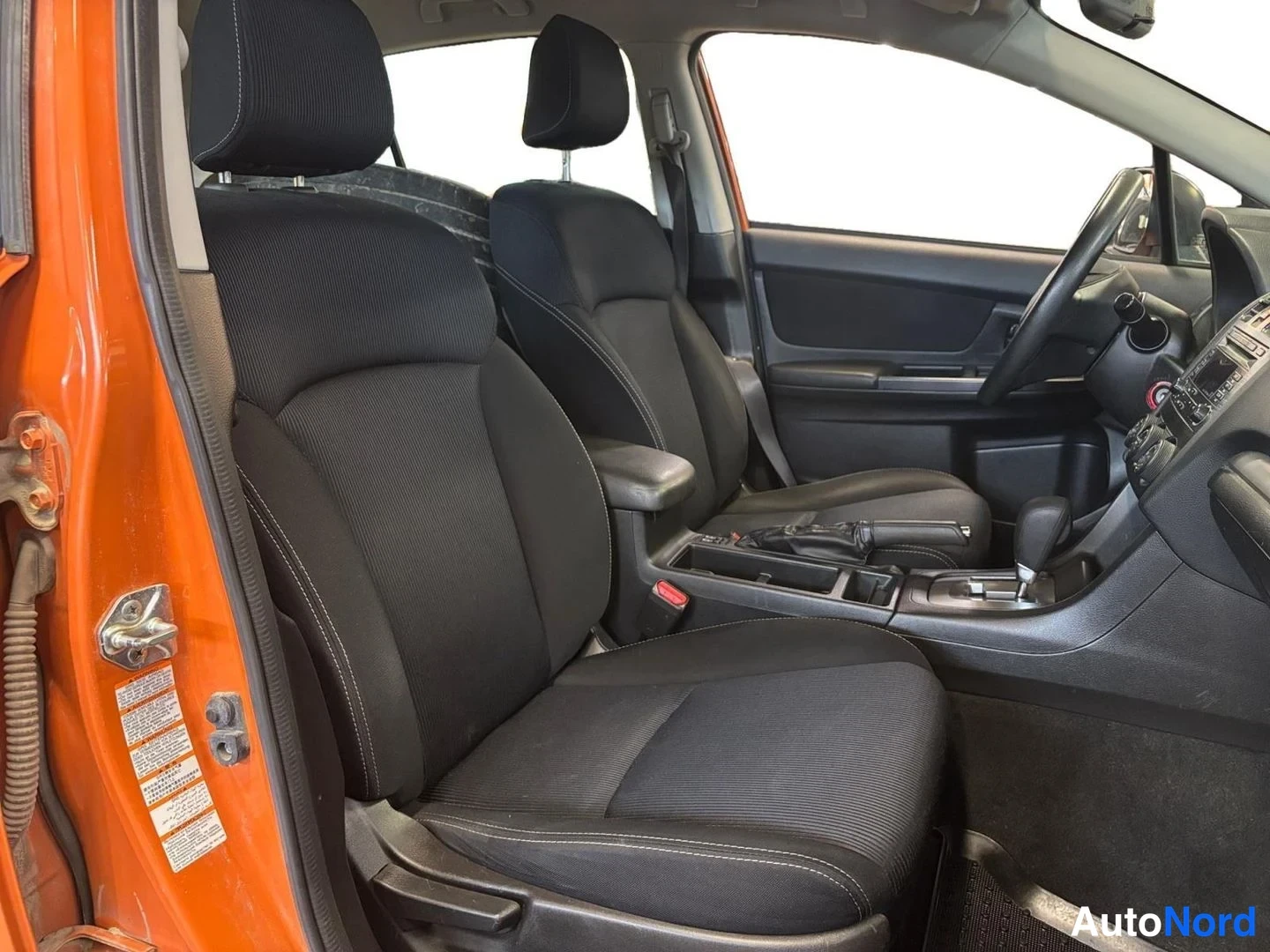 Oranssi Subaru XV 2012, kuva 15