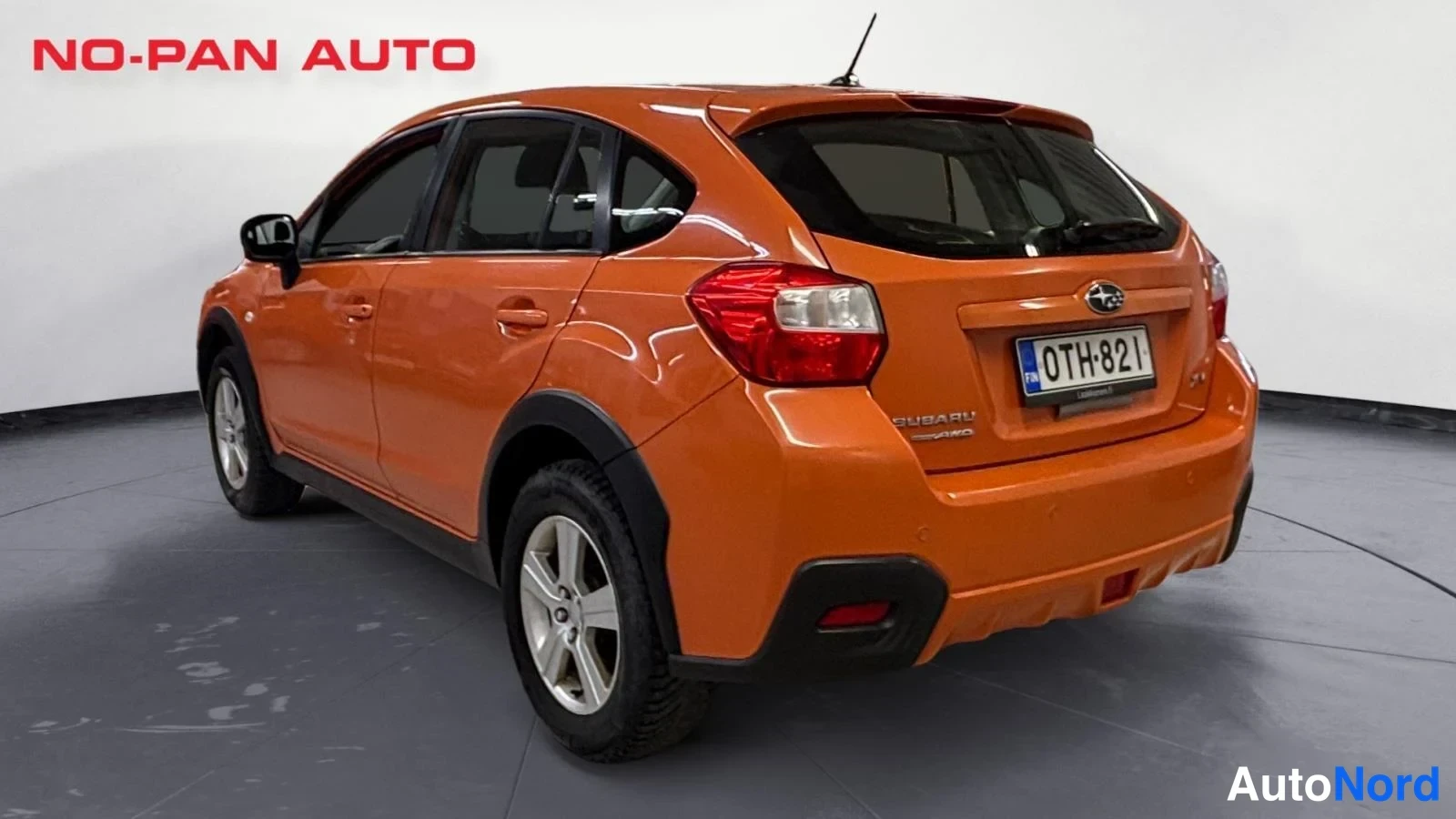 Oranssi Subaru XV 2012, takaviisto, kuva 6