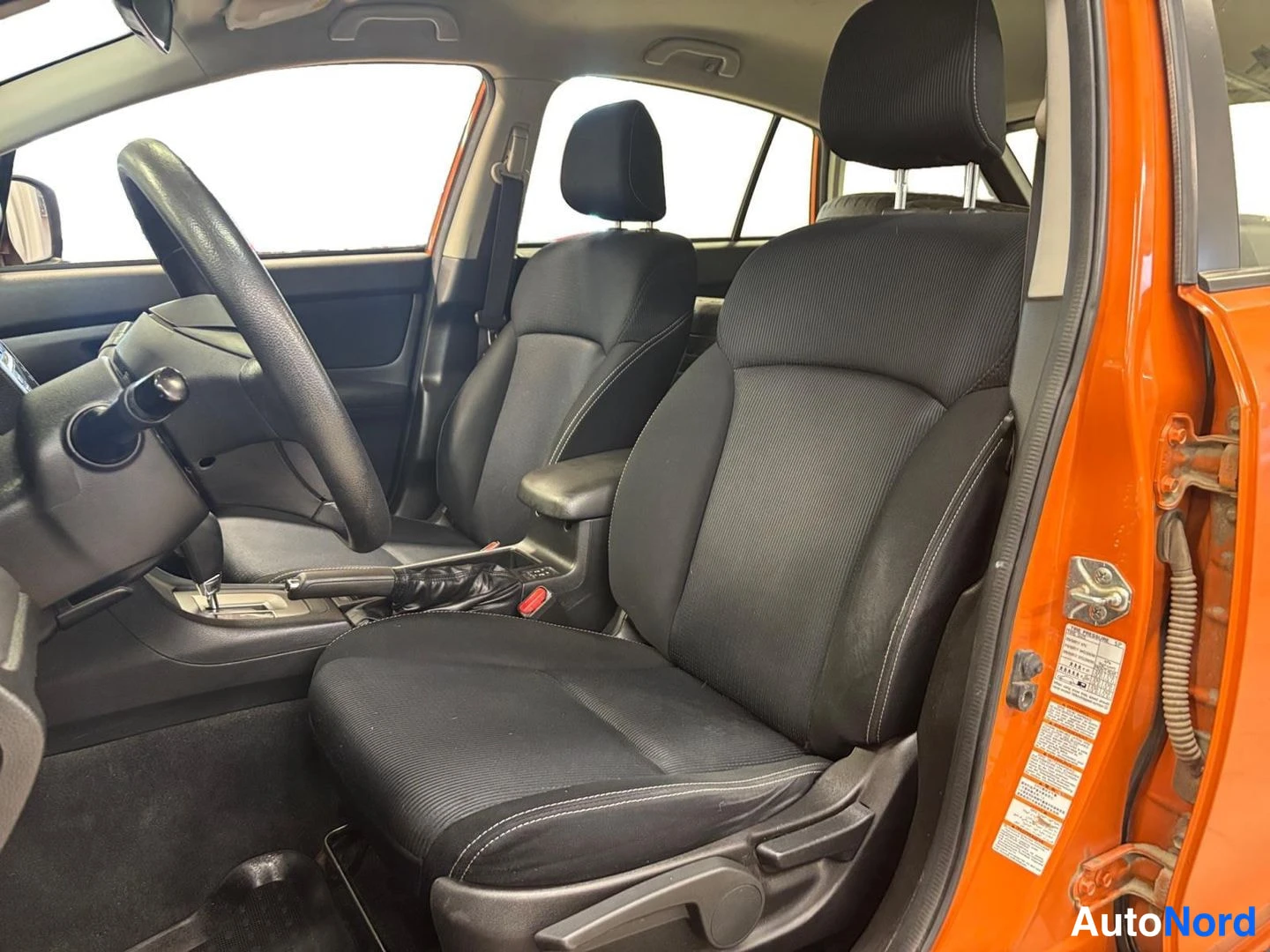 Oranssi Subaru XV 2012, kuva 10