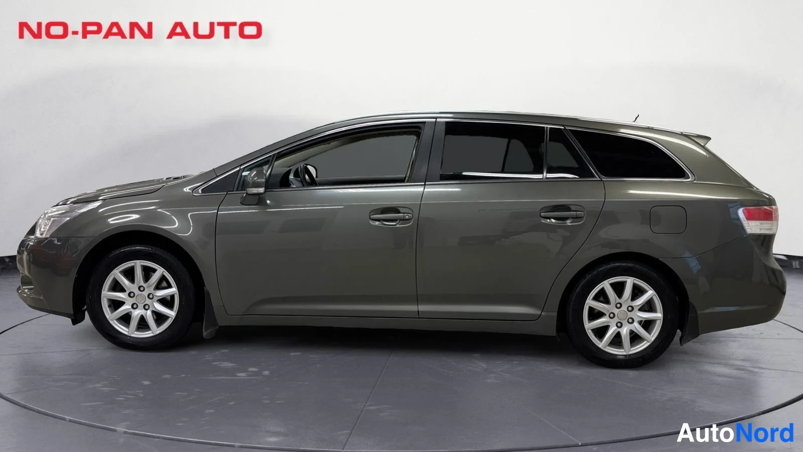 Vihreä Toyota Avensis 2010, sivulta, kuva 4
