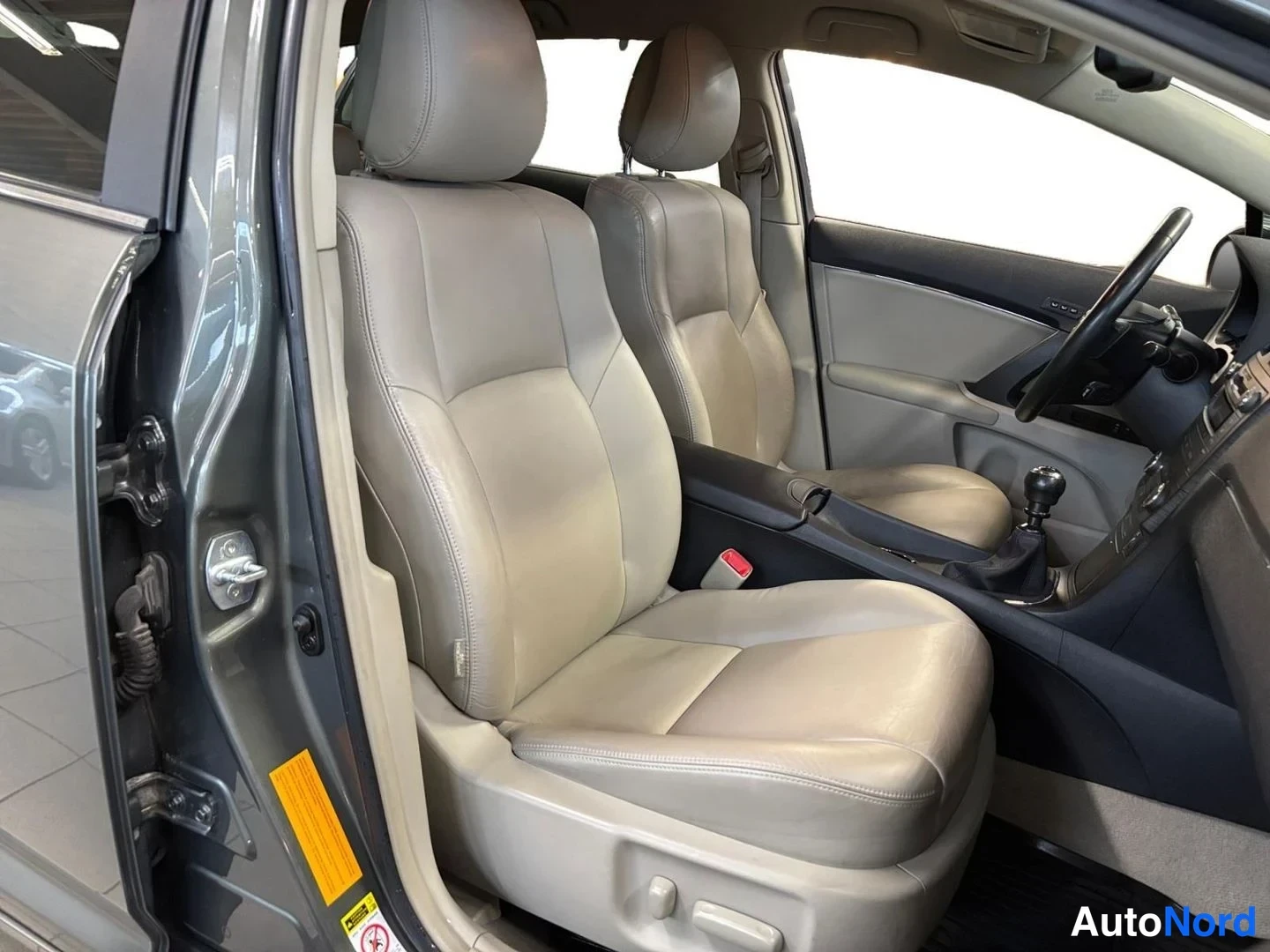 Vihreä Toyota Avensis 2010, kuva 18
