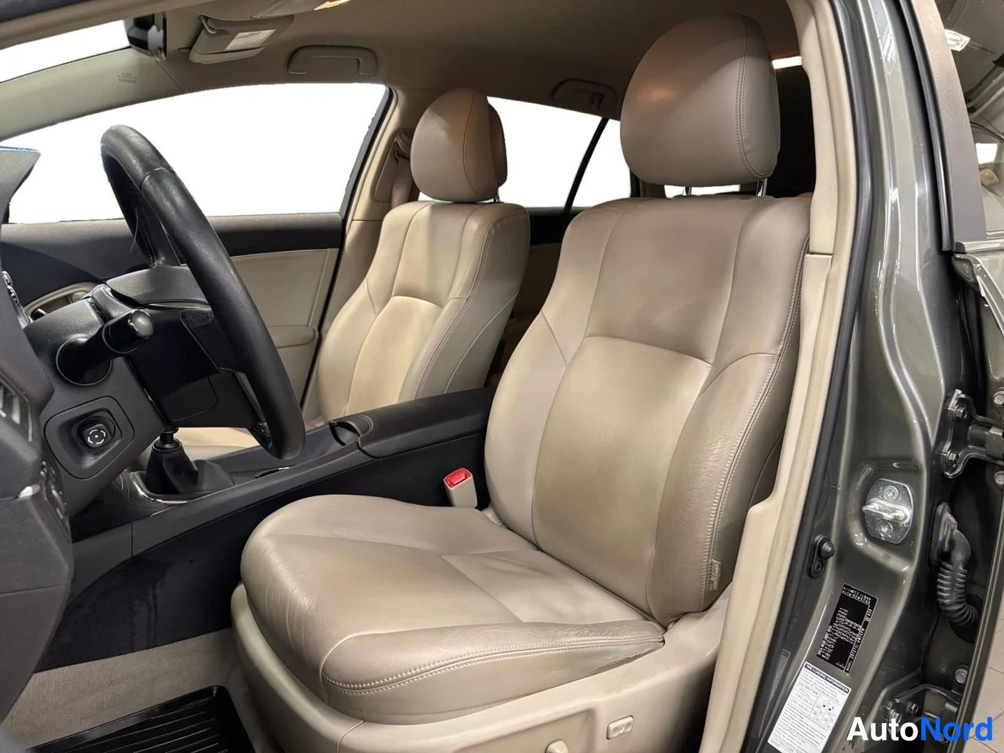 Vihreä Toyota Avensis 2010, kuva 11